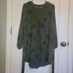 Forever 21 long sleeve shirt dress. Mid length, slightly above the knee